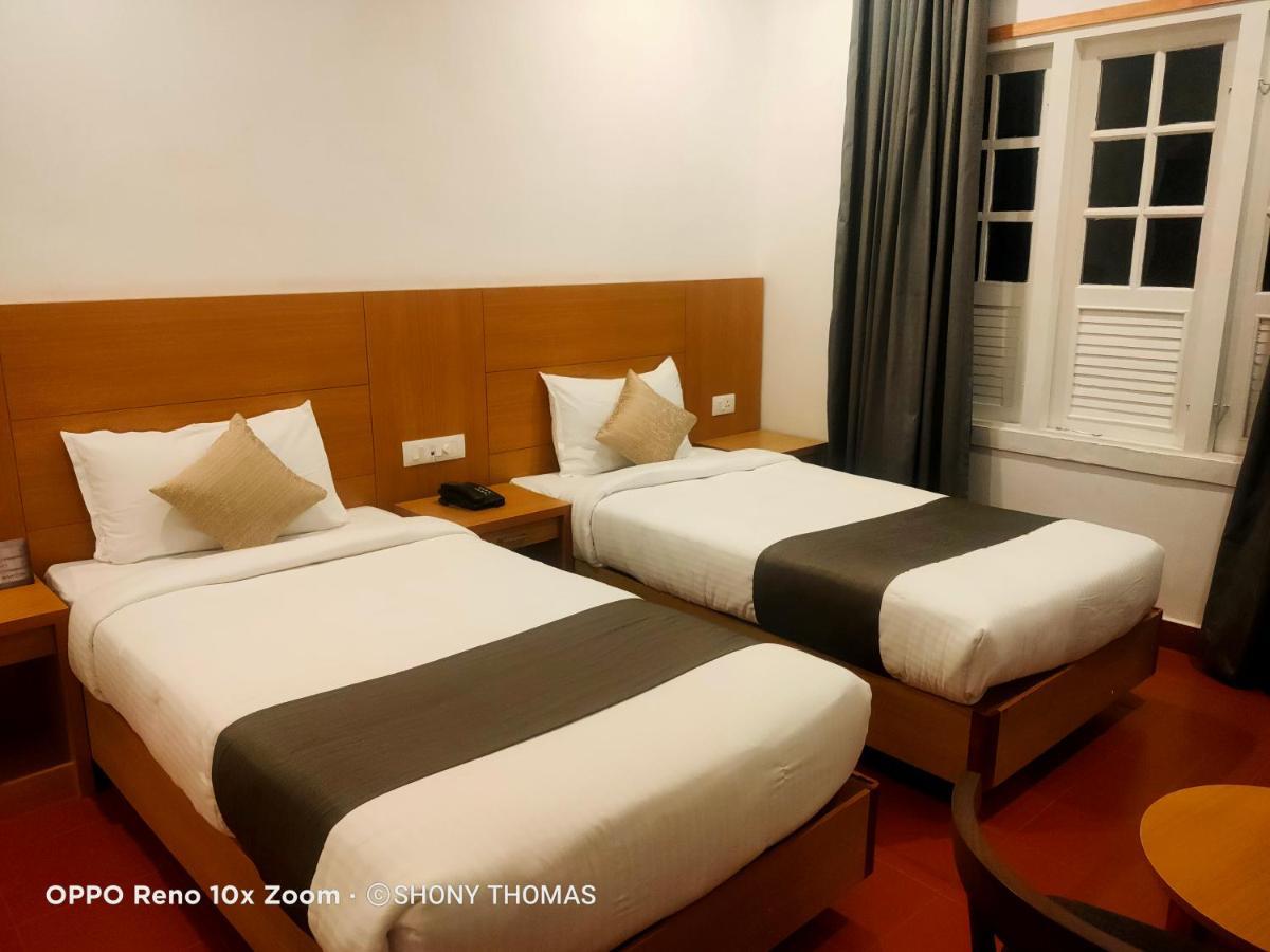 Agincourt Kuttikkanam Hotel Pīrmed Buitenkant foto