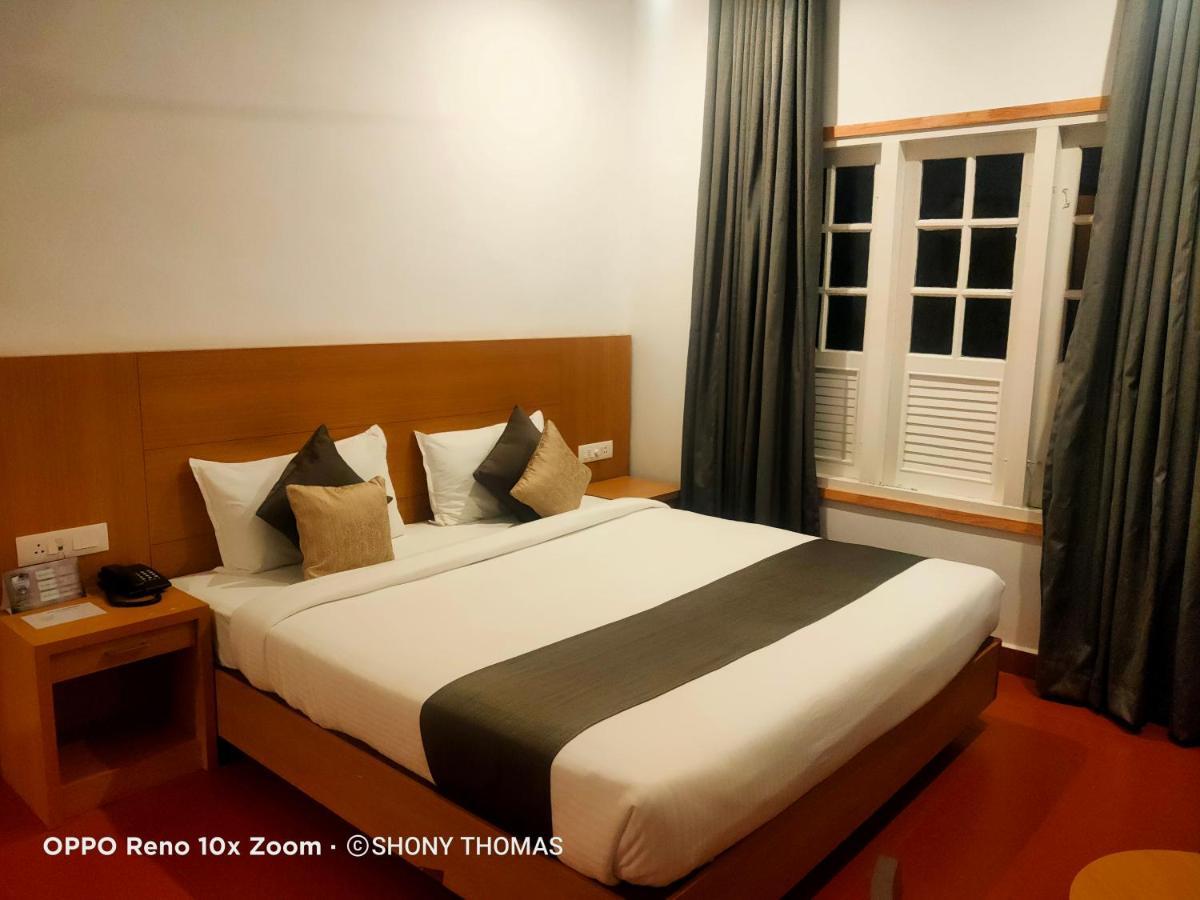 Agincourt Kuttikkanam Hotel Pīrmed Buitenkant foto