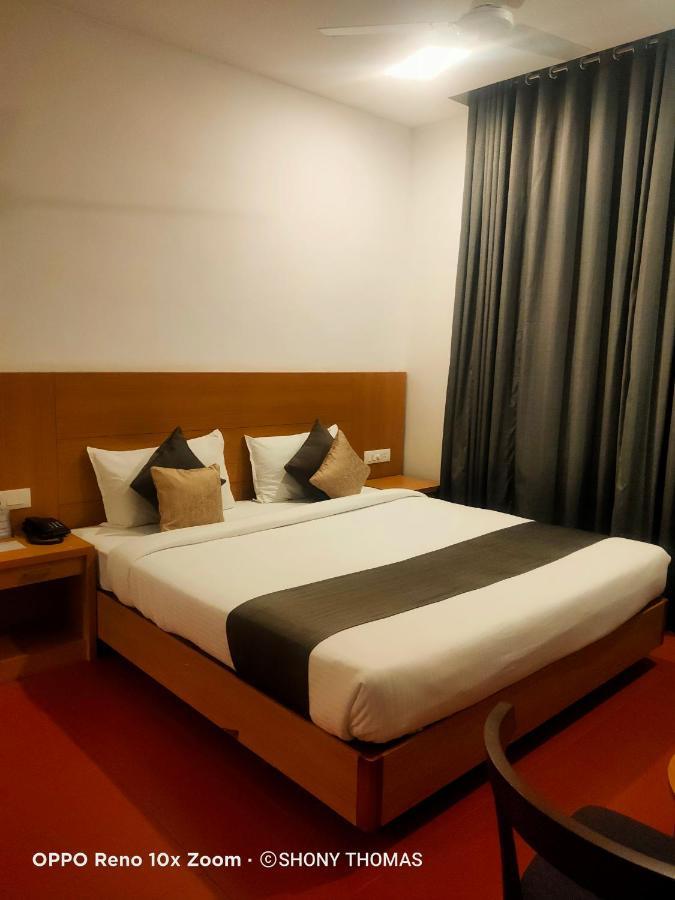 Agincourt Kuttikkanam Hotel Pīrmed Buitenkant foto