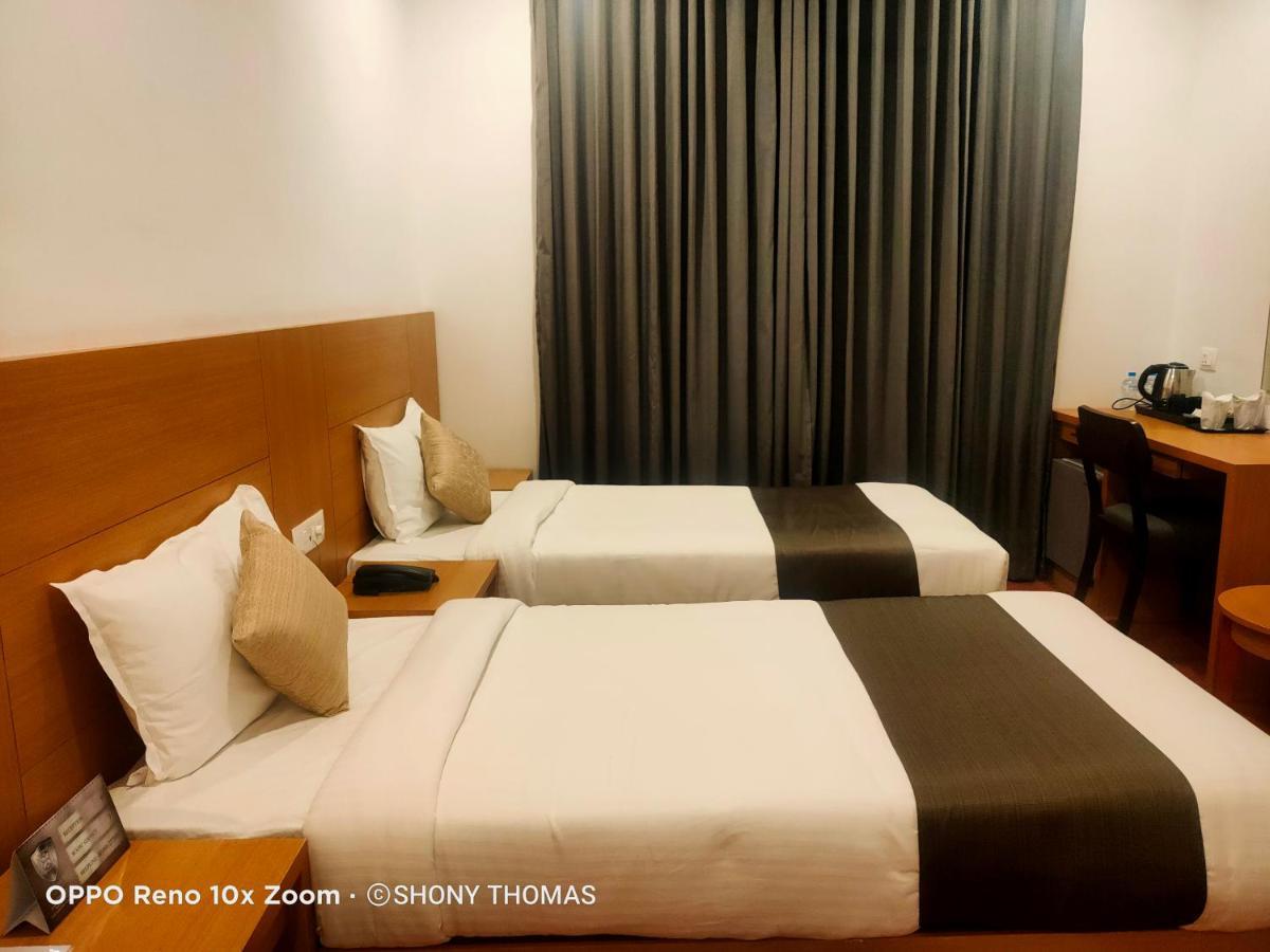 Agincourt Kuttikkanam Hotel Pīrmed Buitenkant foto