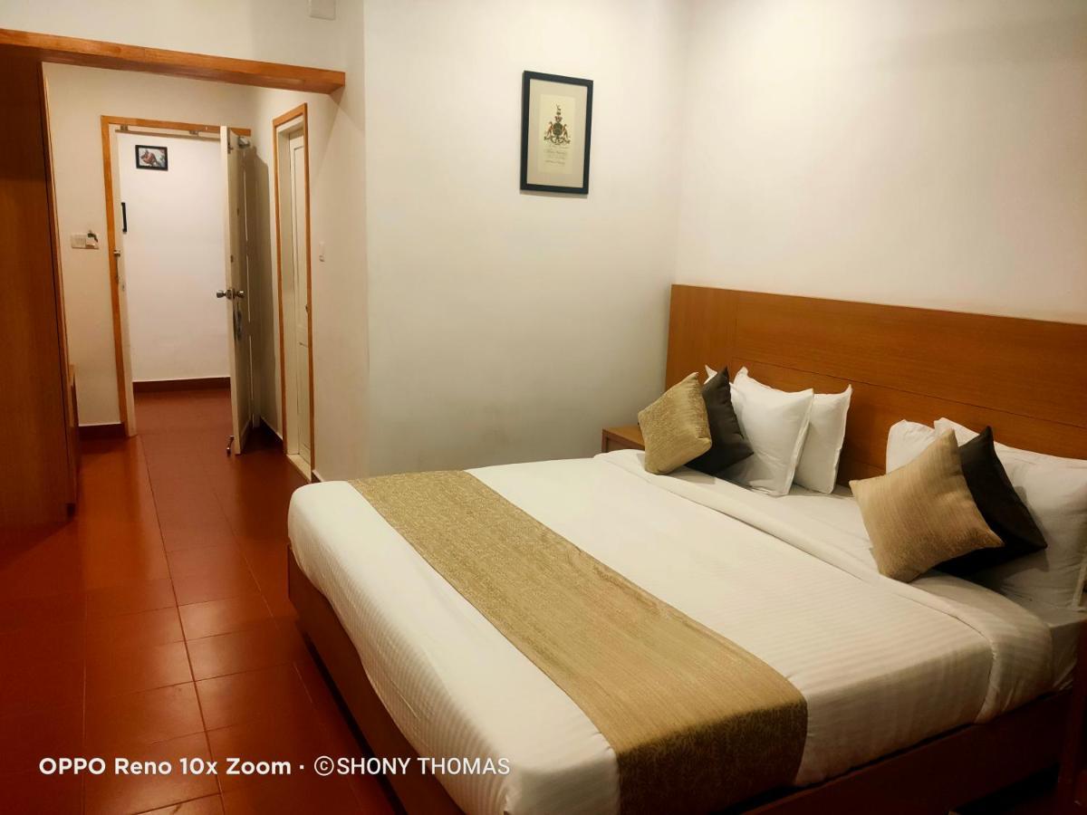 Agincourt Kuttikkanam Hotel Pīrmed Buitenkant foto