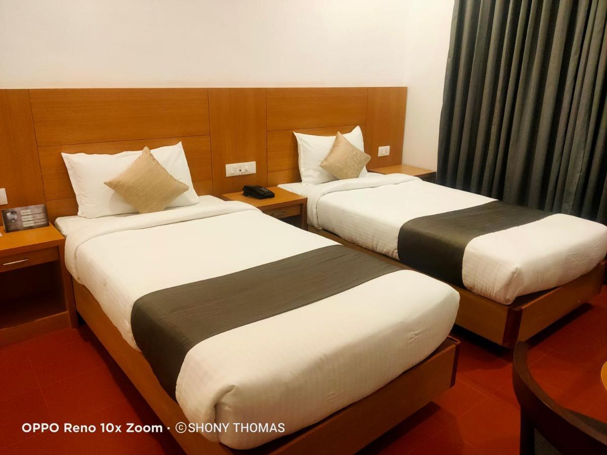 Agincourt Kuttikkanam Hotel Pīrmed Buitenkant foto